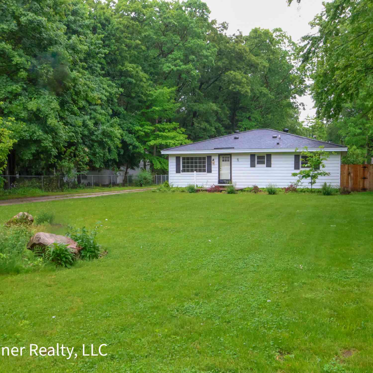 Homes For Sale - 2465 James Avenue<br/> Muskegon, MI 49442