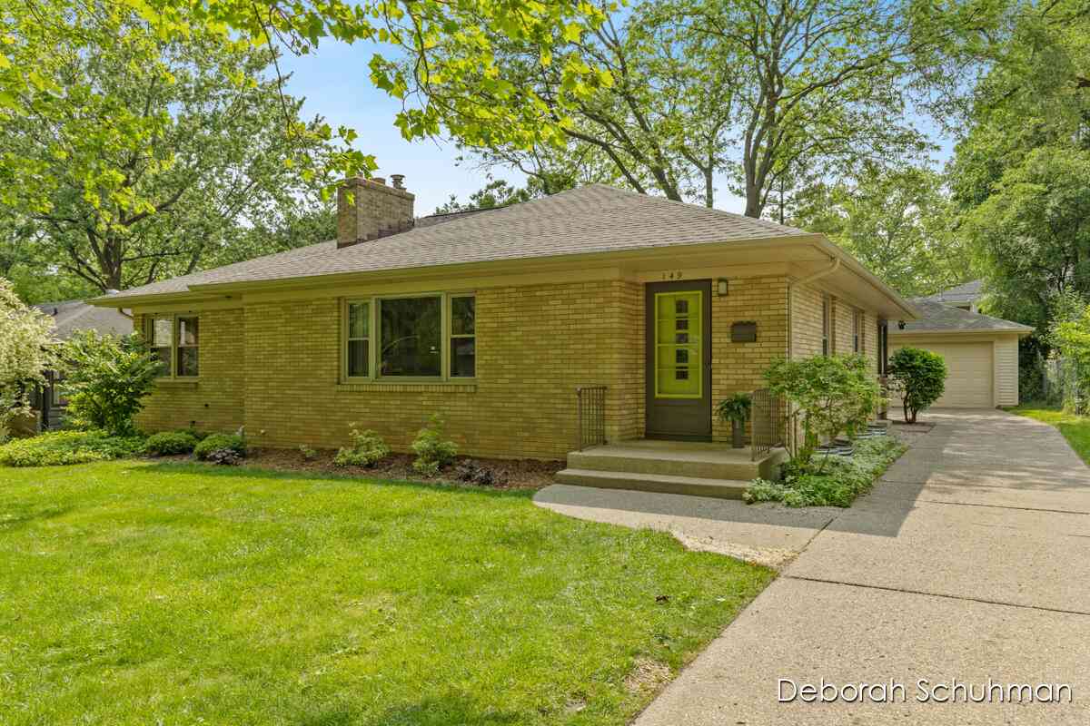 Homes For Sale - 149 Woodside Drive<br/> Grand Rapids, MI 49503