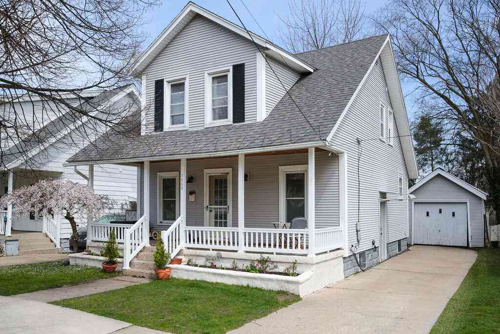 Homes For Sale - 1550 Pine Avenue<br/> Grand Rapids, MI 49504