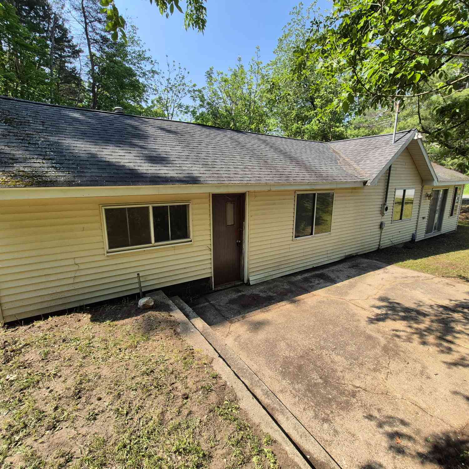 Homes For Sale - 2468 N Mundy Avenue<br/> Newaygo County, White Cloud, MI 49349