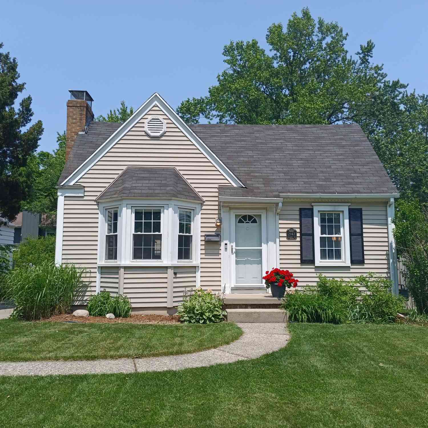 Homes For Sale - 2147 Academy Drive<br/> Grand Rapids, MI 49503