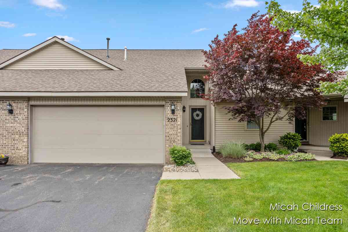 Condo For Sale - 2321 S Highland View Circle<br/> Grand Rapids, MI 49506