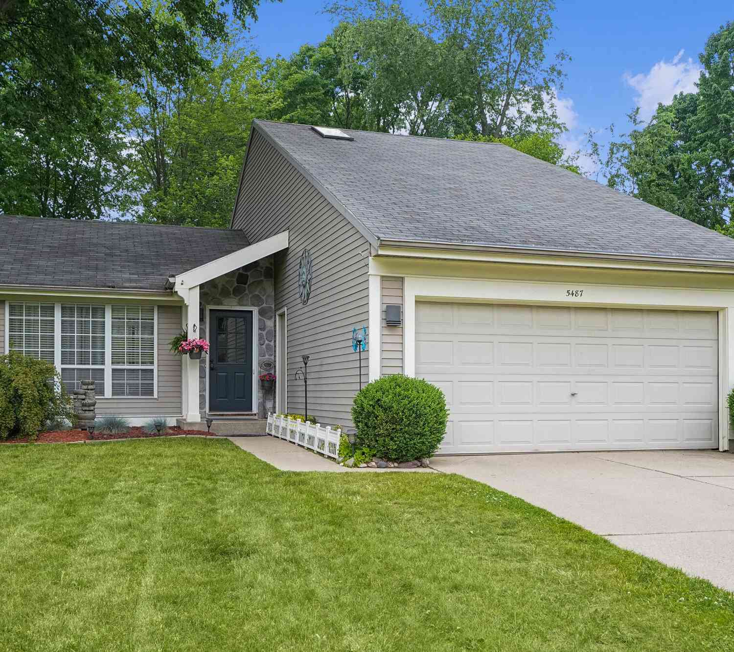 Homes For Sale - 5487 Osborne Avenue<br/> Grand Rapids, MI 49548