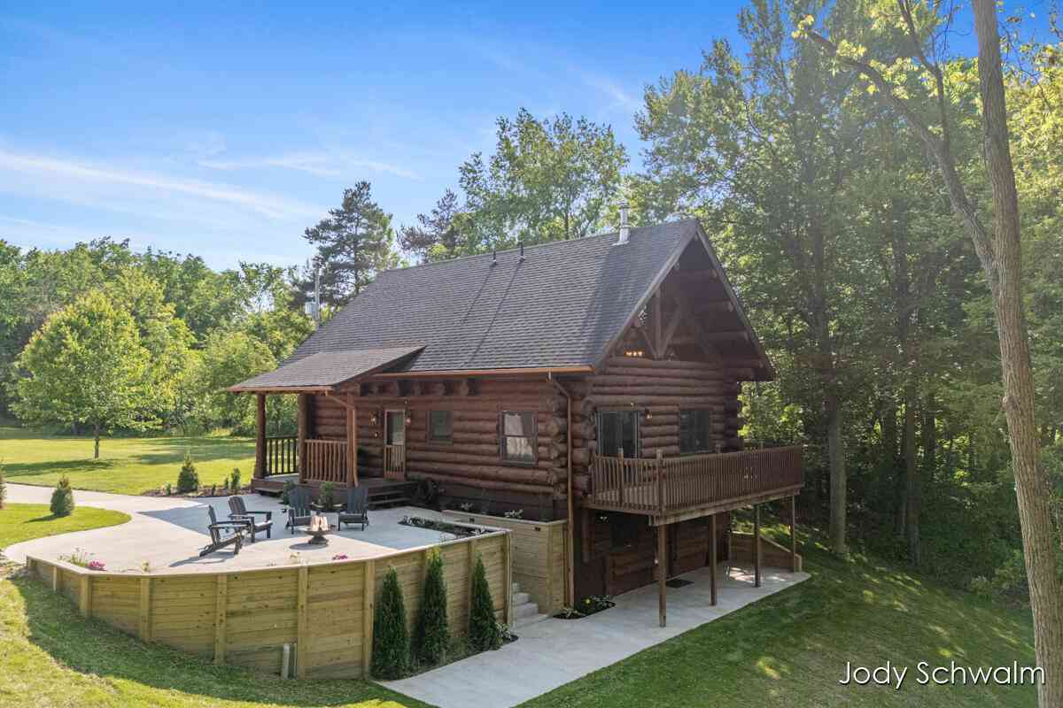 Homes For Sale - 5820 Grace Highway<br/> Eaton County, Sunfield, MI 48890
