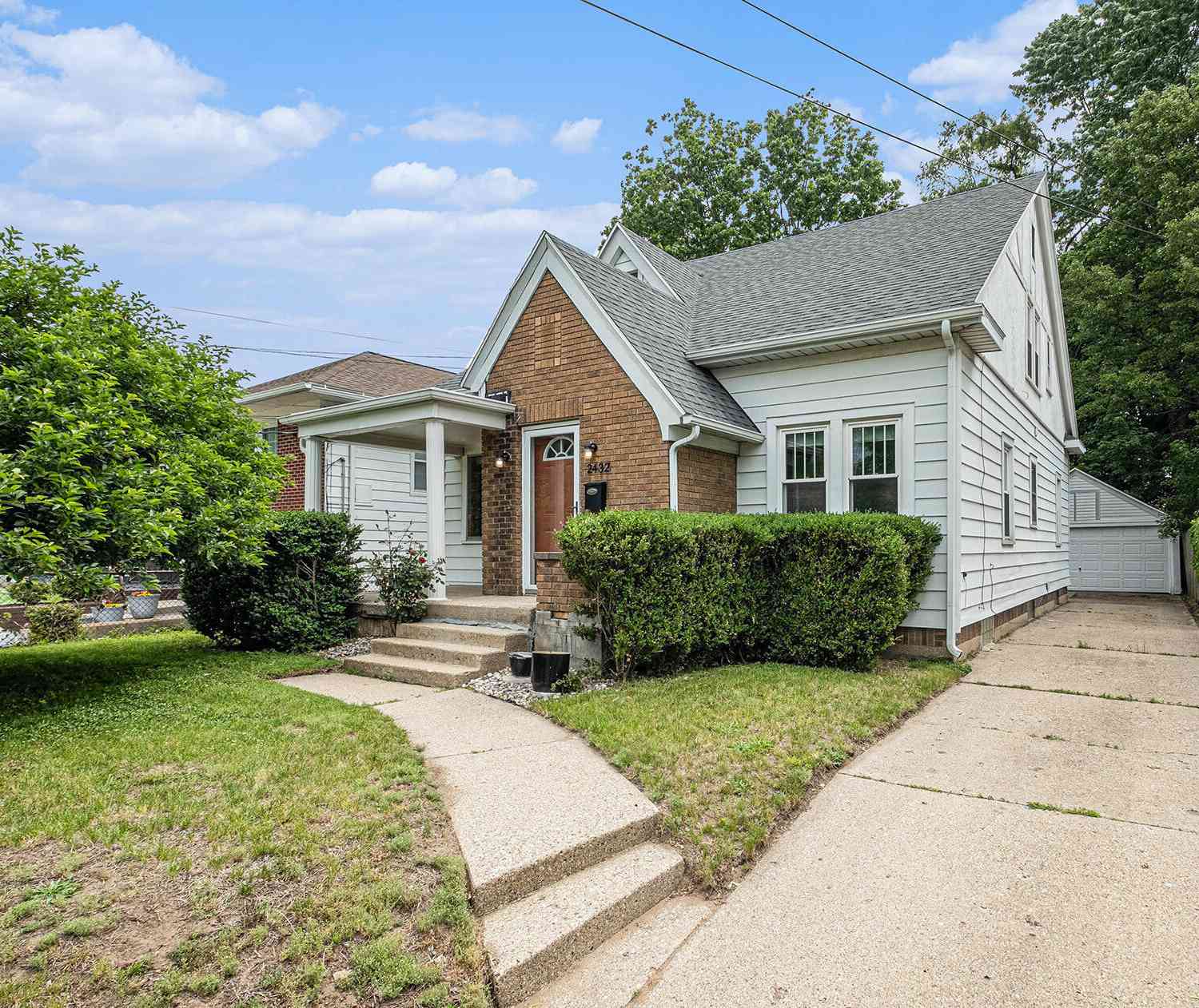 Homes For Sale - 2432 Madison Avenue<br/> Grand Rapids, MI 49507