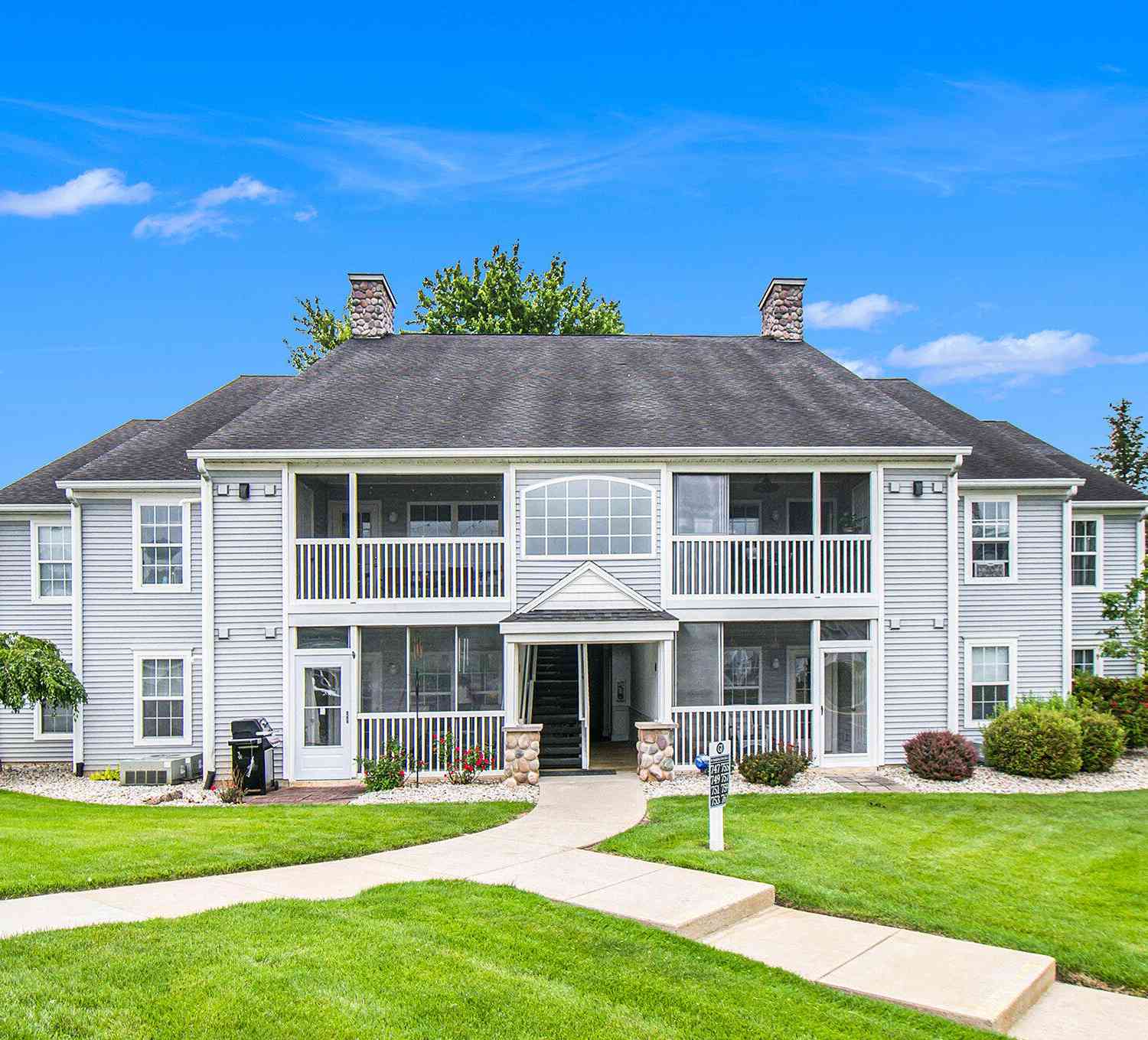 Condo For Sale - 749 W Barrington Circle<br/> Jackson County, Jackson, MI 49203