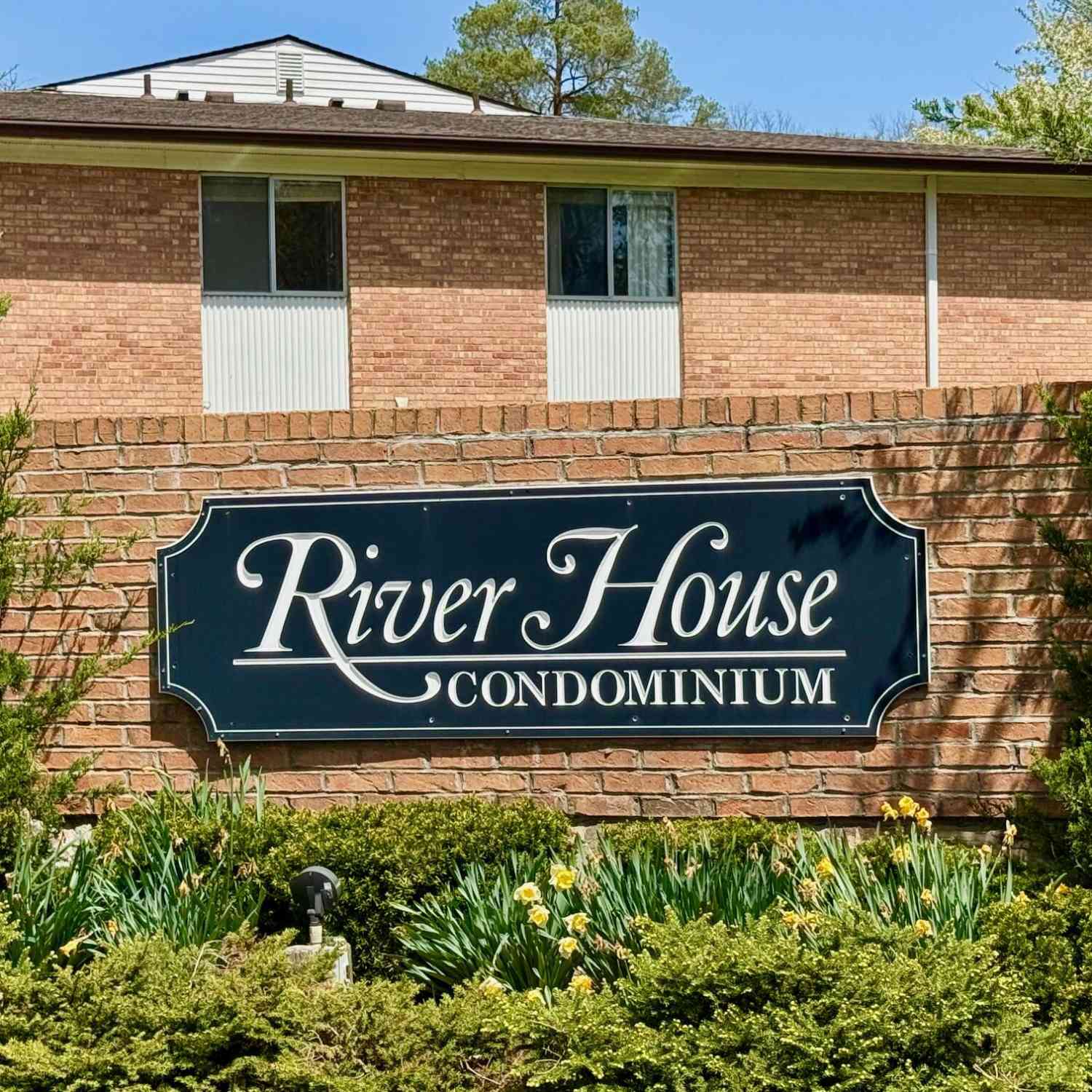 Condo For Sale - 1233 Island Drive #203<br/> Ann Arbor, MI 48105