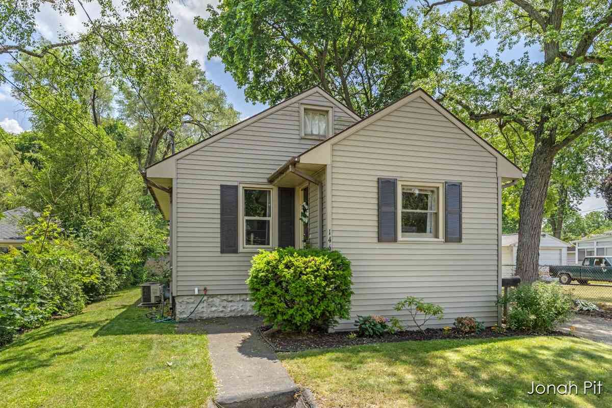 Homes For Sale - 146 Bowne Street<br/> Grand Rapids, MI 49505