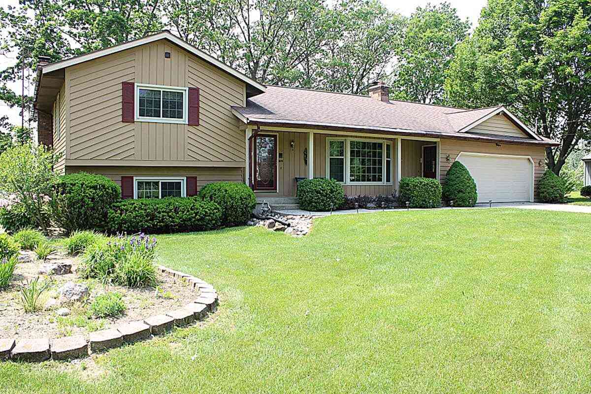 Homes For Sale - 1020 Windy Ridge Drive<br/> Sparta, MI 49345
