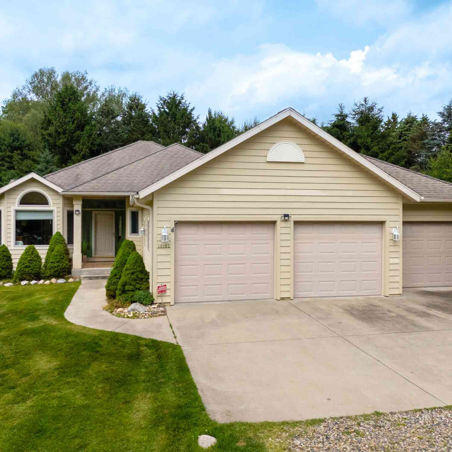 Homes For Sale - 10102 S 2nd Street<br/> Kalamazoo County, Schoolcraft, MI 49087