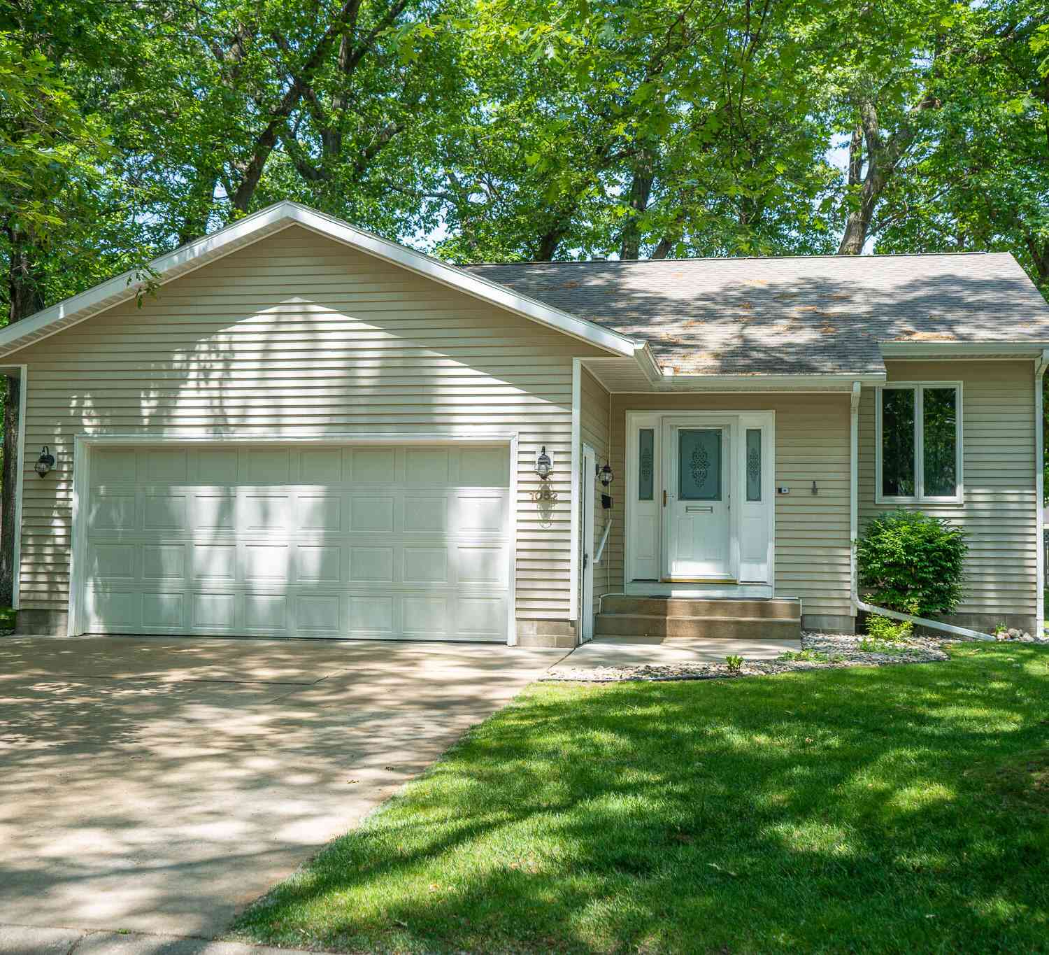 Condo For Sale - 1052 Wildwood Lane<br/> Muskegon, MI 49441