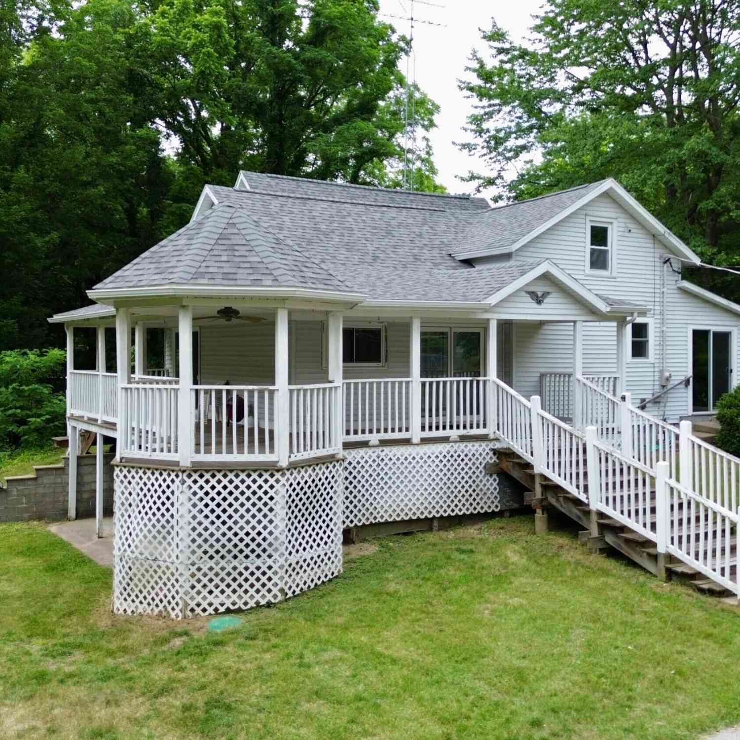 Homes For Sale - 6330 Territorial Road<br/> Benton Harbor, MI 49022