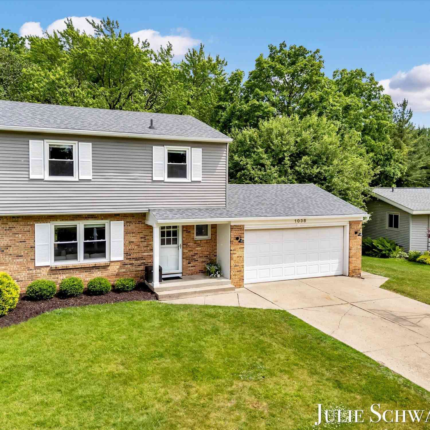 Homes For Sale - 1038 N Hampton Drive<br/> Grand Rapids, MI 49505