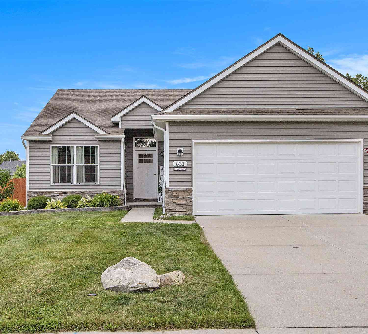 Homes For Sale - 831 Sarah Lane<br/> Milan, MI 48160