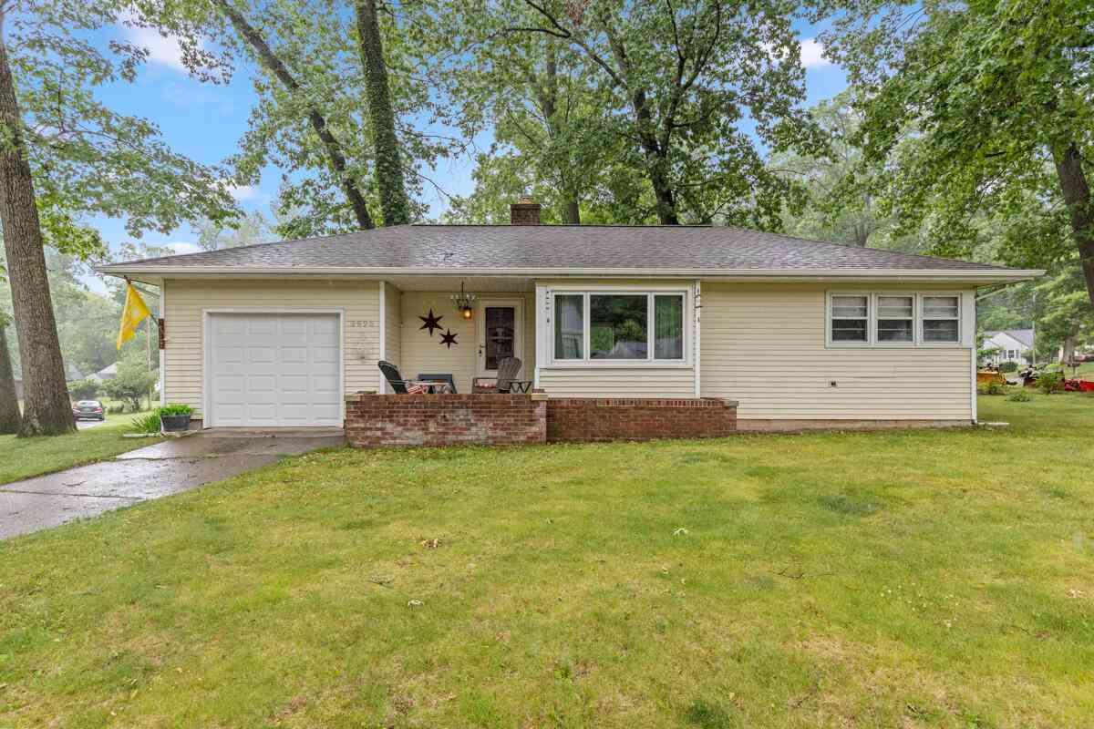 Homes For Sale - 2925 Dawes Avenue<br/> Grand Rapids, MI 49508