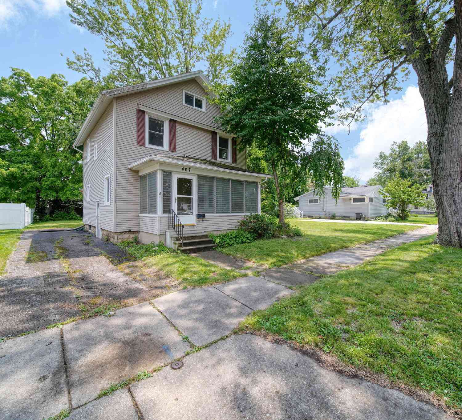 Homes For Sale - 407 S Grinnell Street<br/> Jackson, MI 49203
