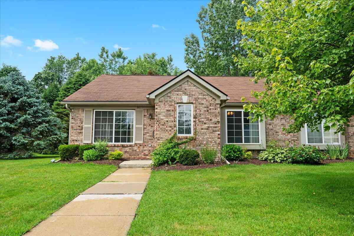 Condo For Sale - 311 Countryside Court<br/> Highland, MI 48357