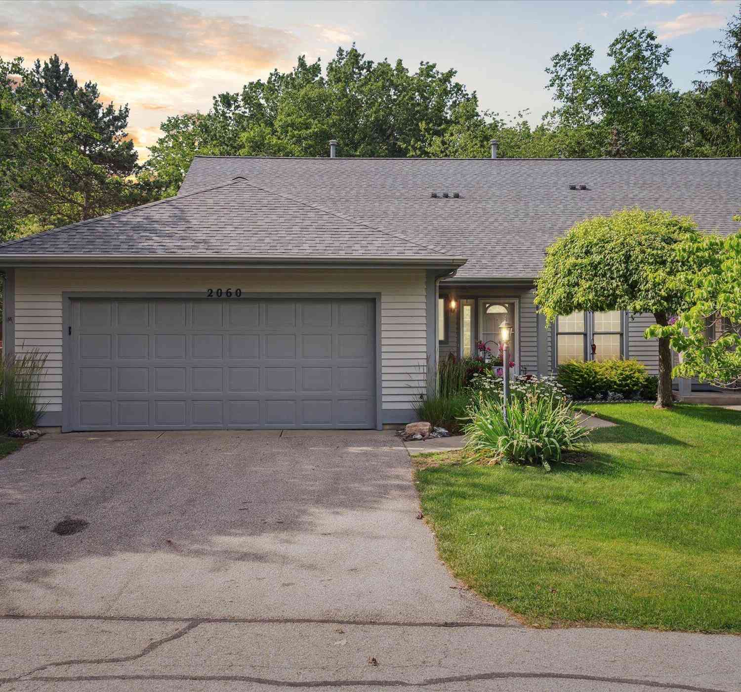 Condo For Sale - 2060 N Cross Creek Court<br/> Grand Rapids, MI 49508