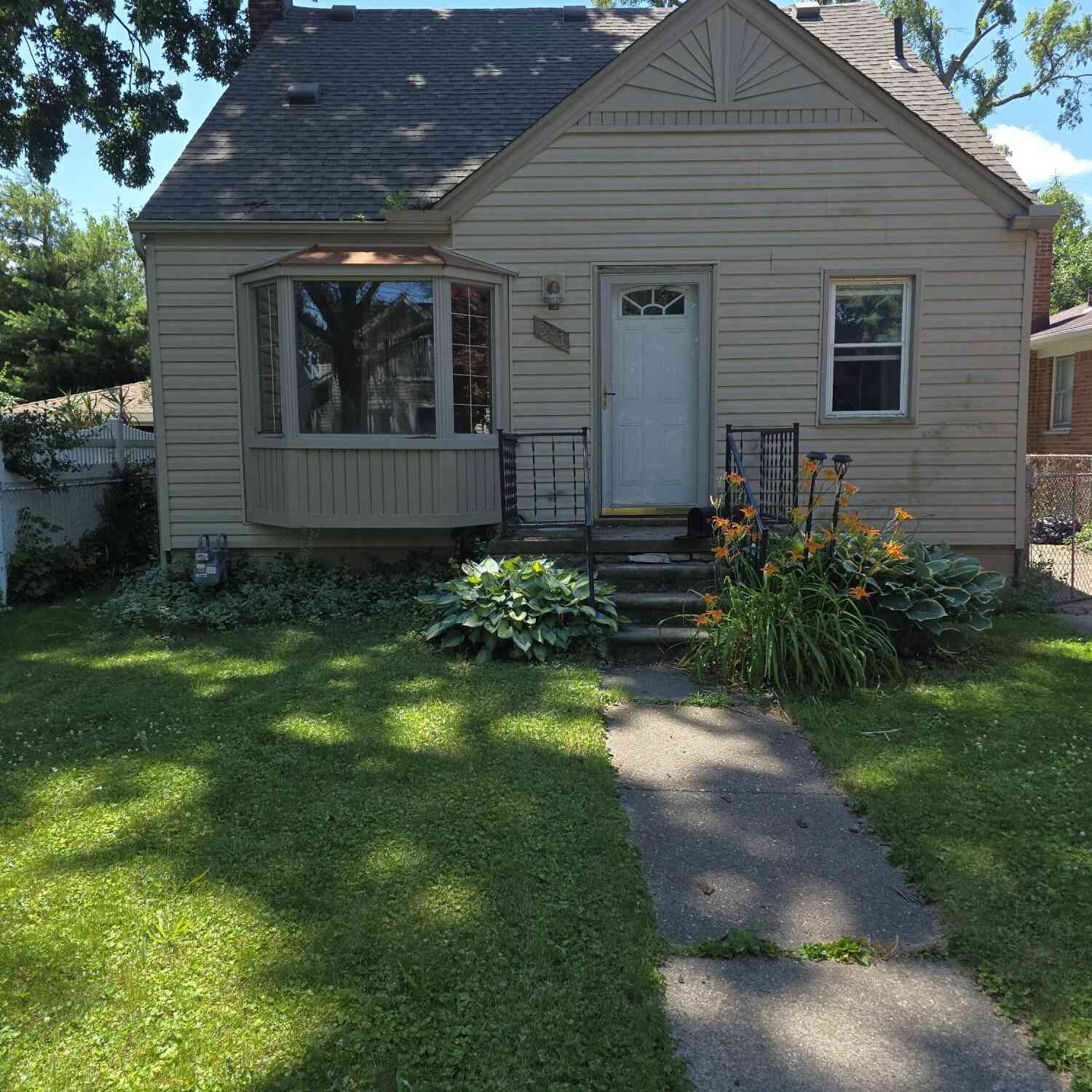 Homes For Sale - 381 Clinton Street<br/> Wyandotte, MI 48192