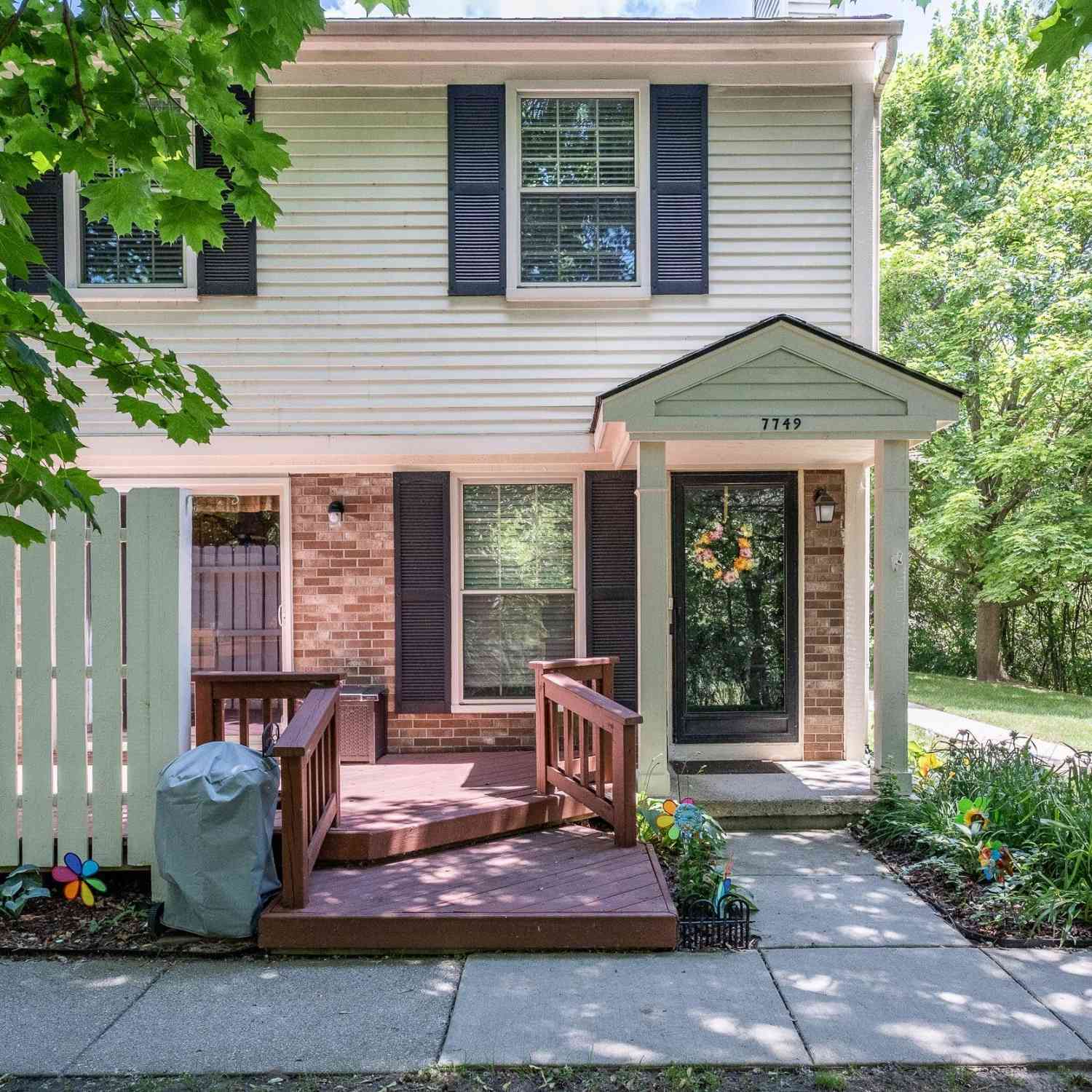 Condo For Sale - 7749 Lake Ridge Drive #27<br/> Waterford, MI 48327