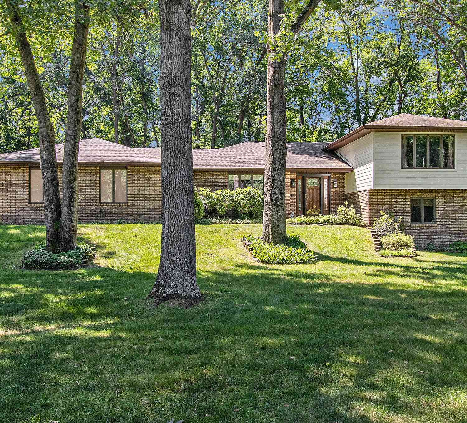 Homes For Sale - 15495 Shady Lane<br/> Three Rivers, MI 49093