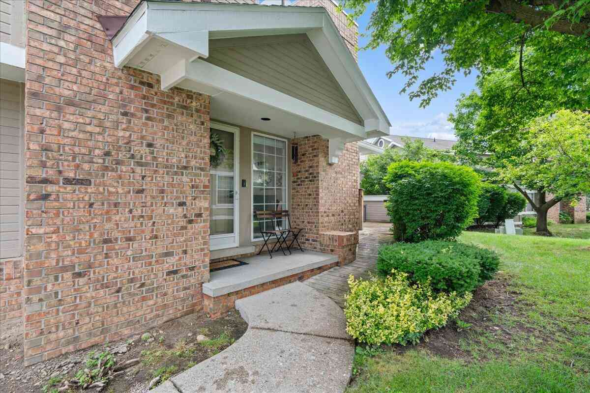 Condo For Sale - 6607 Bellows Court<br/> West Bloomfield, MI 48322