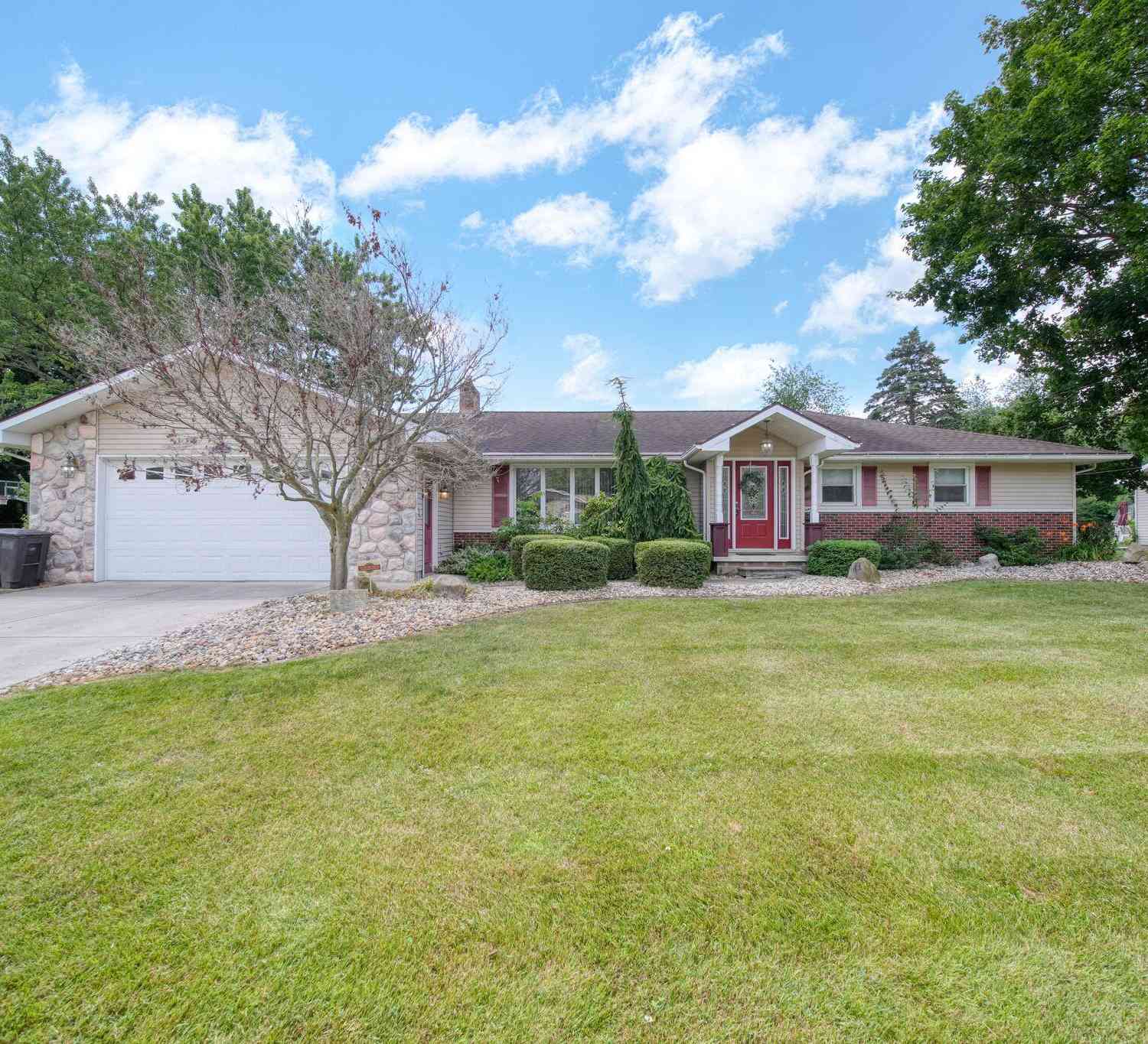 Homes For Sale - 3913 Memory Lane<br/> Jackson, MI 49201