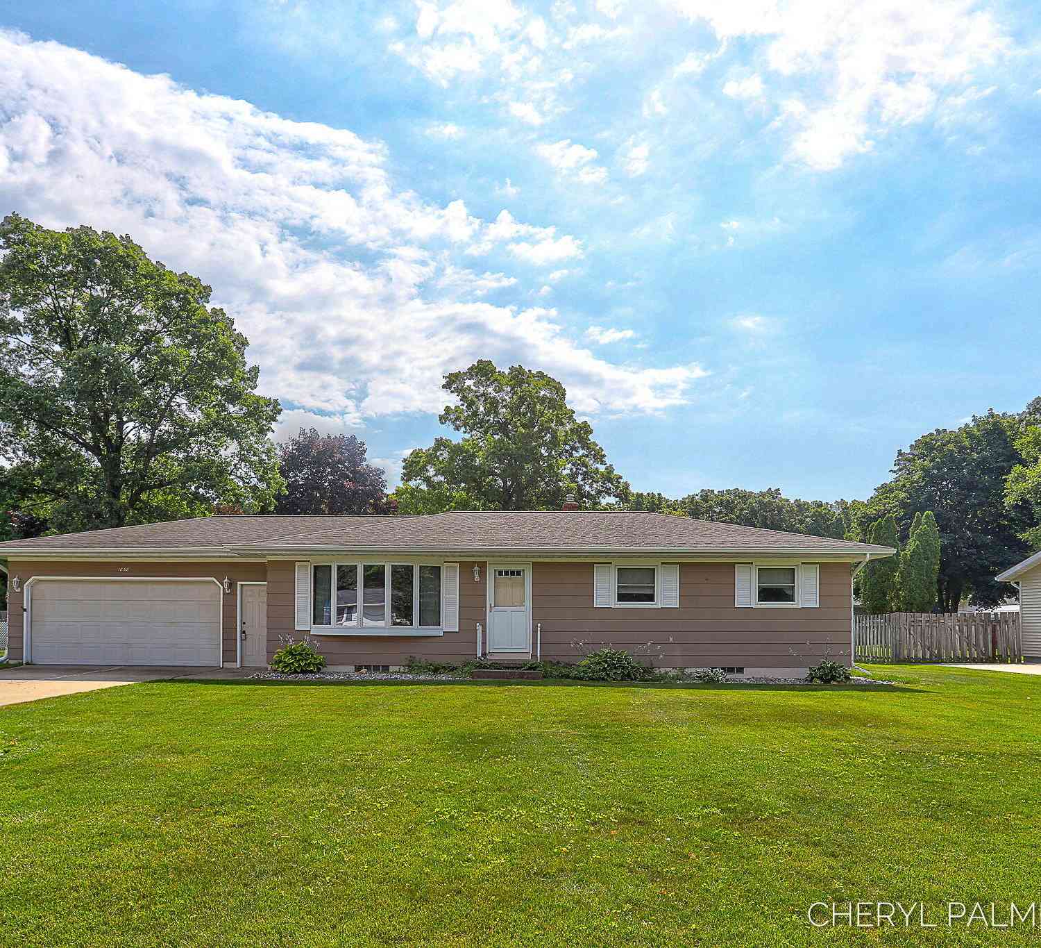 Homes For Sale - 1838 Kings Court<br/> Muskegon, MI 49445