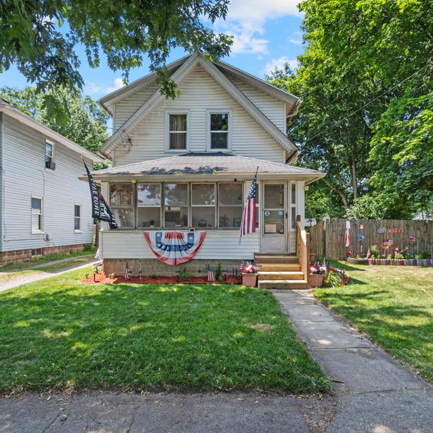 Homes For Sale - 210 S Forbes Street<br/> Jackson, MI 49203