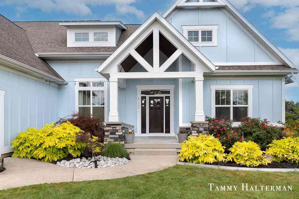 Homes For Sale - 6129 W Bay Court<br/> Hudsonville, MI 49426