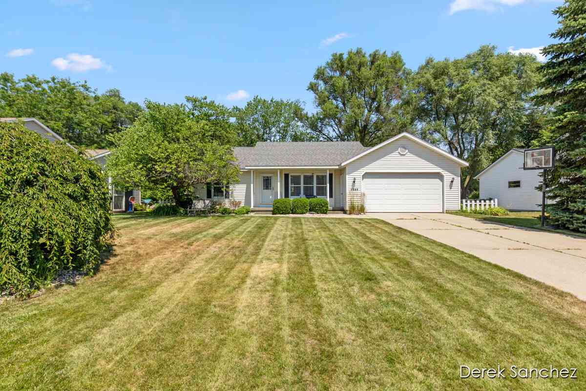 Homes For Sale - 3889 Pebblefield Drive<br/> Hudsonville, MI 49426