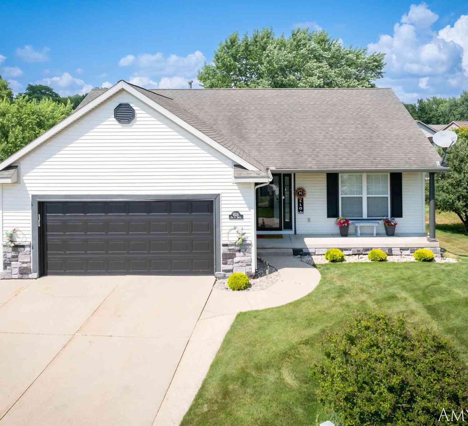 Homes For Sale - 6528 Par 5 Drive<br/> Ottawa County, Grandville, MI 49418
