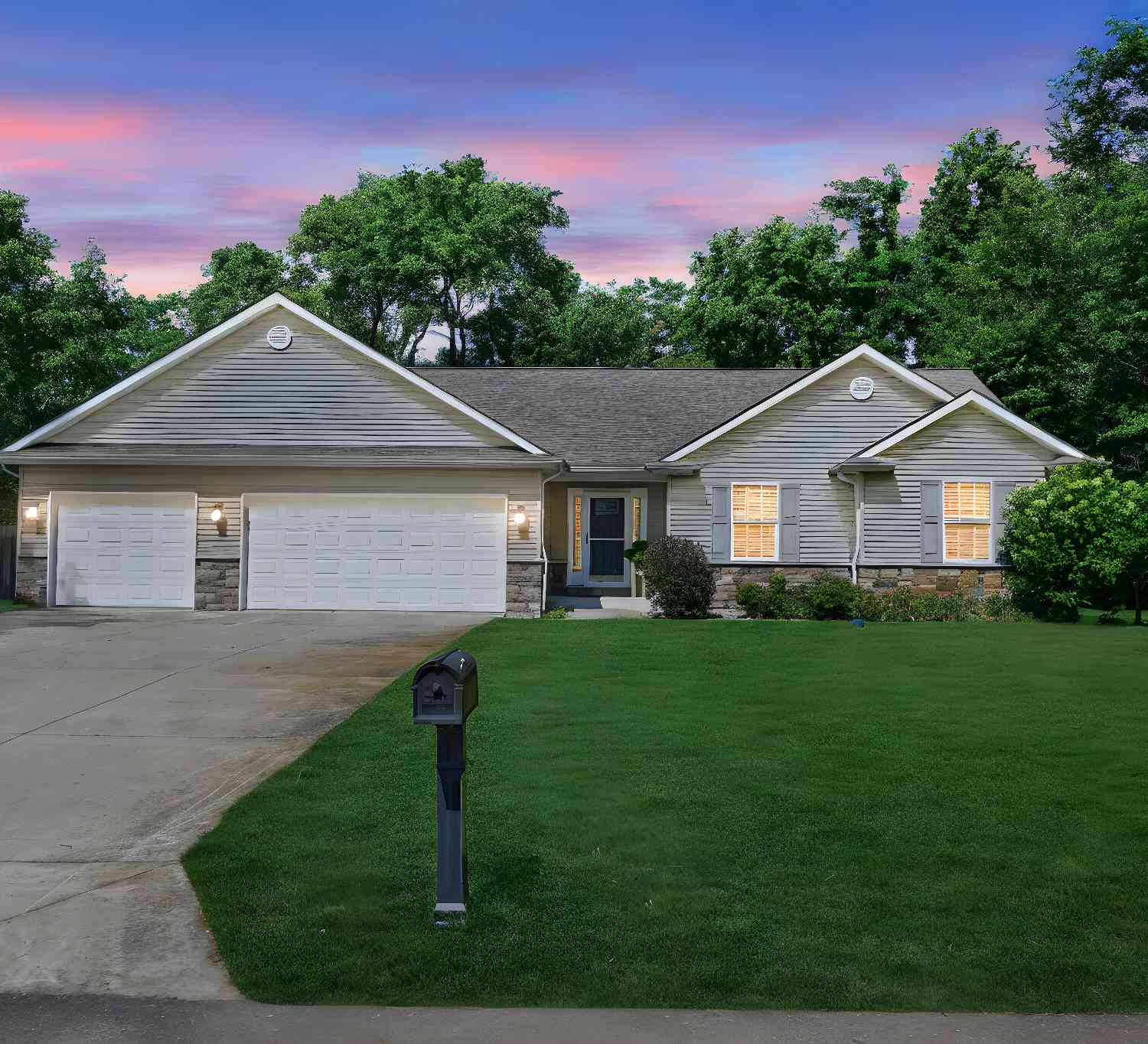 Homes For Sale - 69846 Roy Drive<br/> Edwardsburg, MI 49112