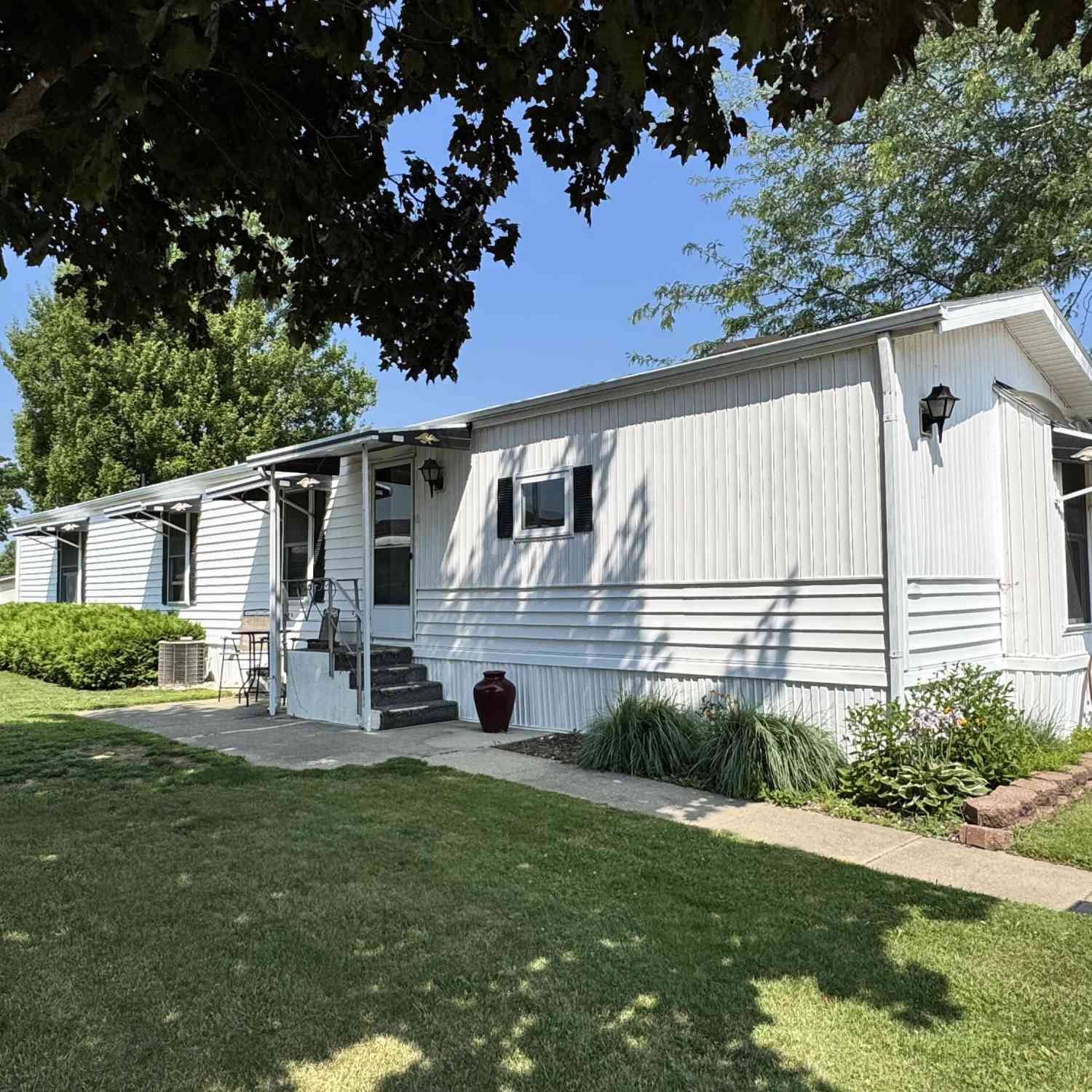 Condo For Sale - 413 Redmond Drive<br/> Lenawee County, Blissfield, MI 49228