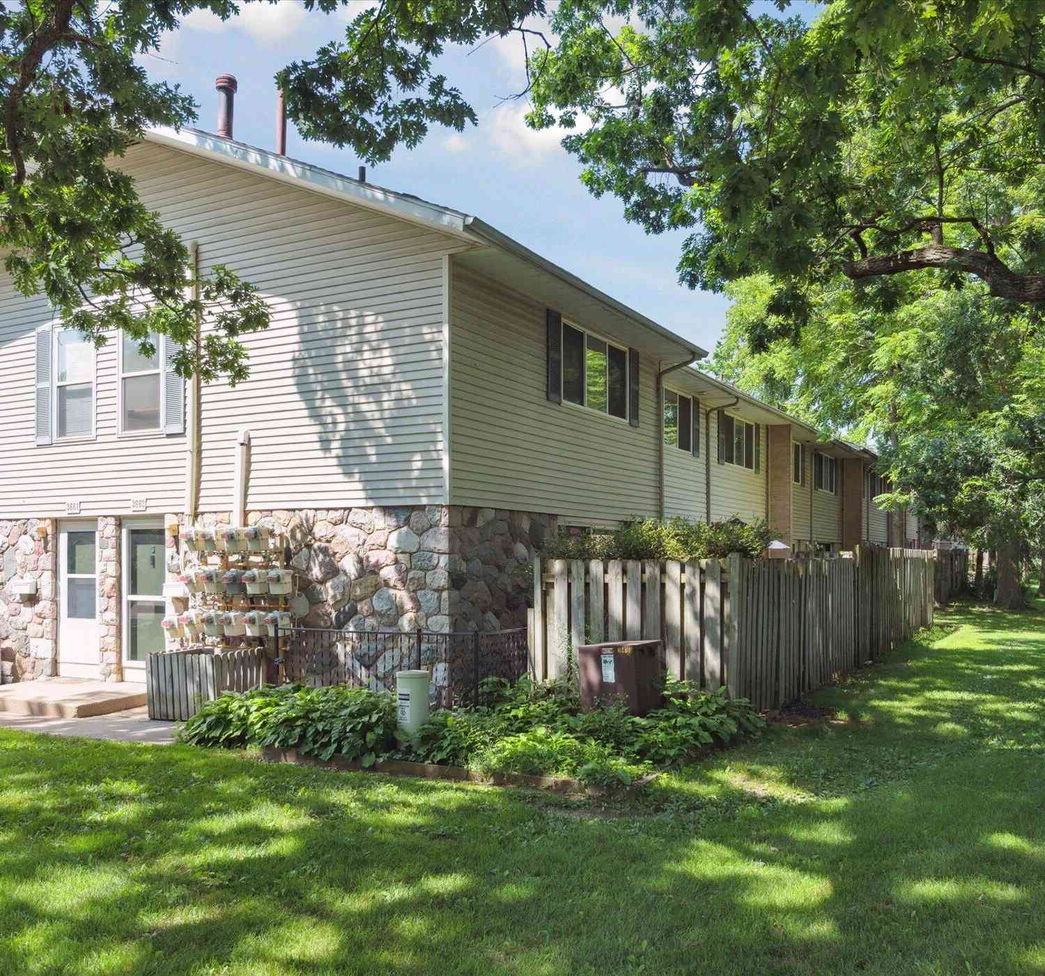 Condo For Sale - 3663 Kenbrooke Court<br/> Kalamazoo, MI 49006
