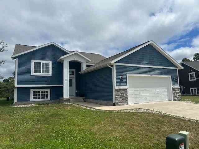 Homes For Sale - 1316 Waters Edge Court<br/> Whitehall, MI 49461
