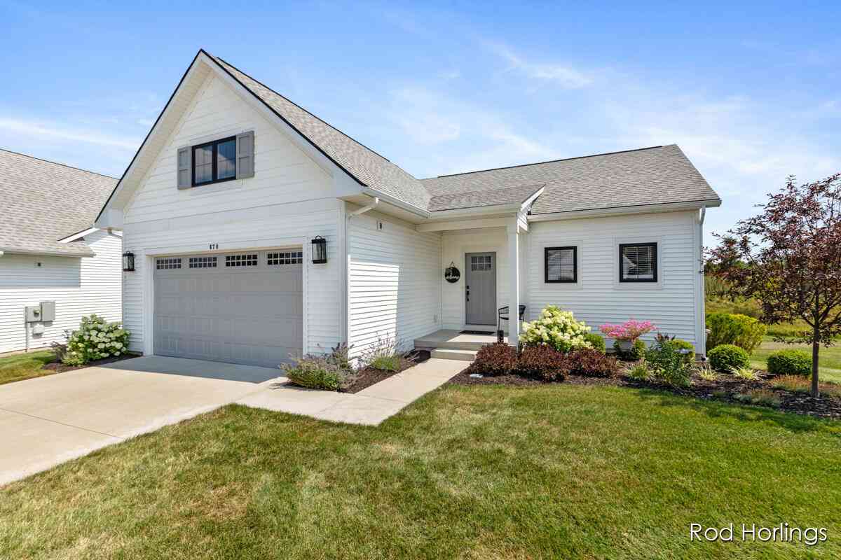 Condo For Sale - 670 Stonebriar Circle #24<br/> Ottawa County, Grandville, MI 49418