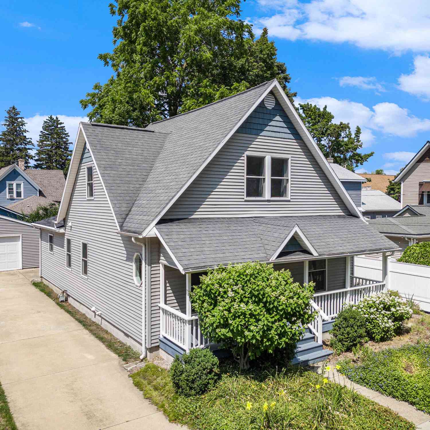 Homes For Sale - 325 Superior Street<br/> South Haven, MI 49090