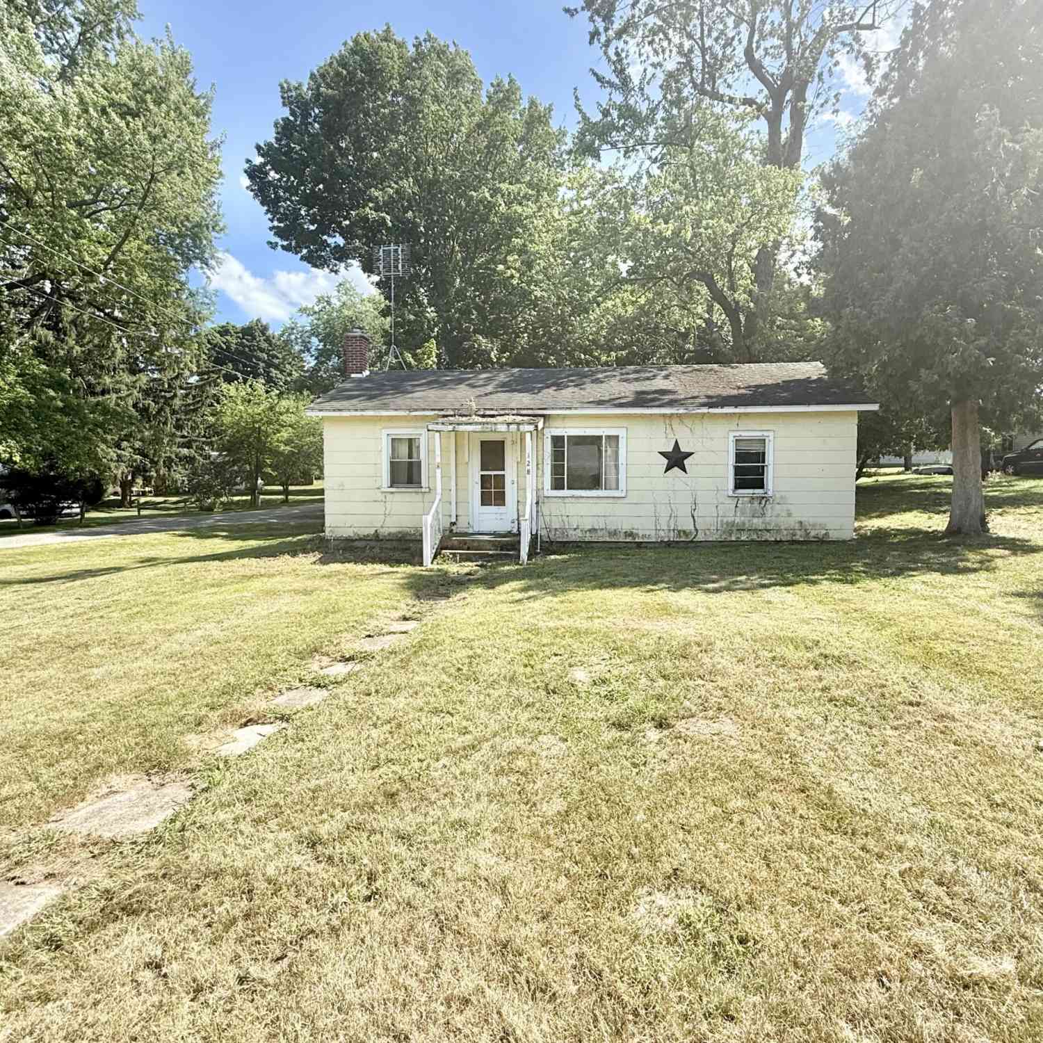 Homes For Sale - 128 Marion Street<br/> Hillsdale, MI 49242
