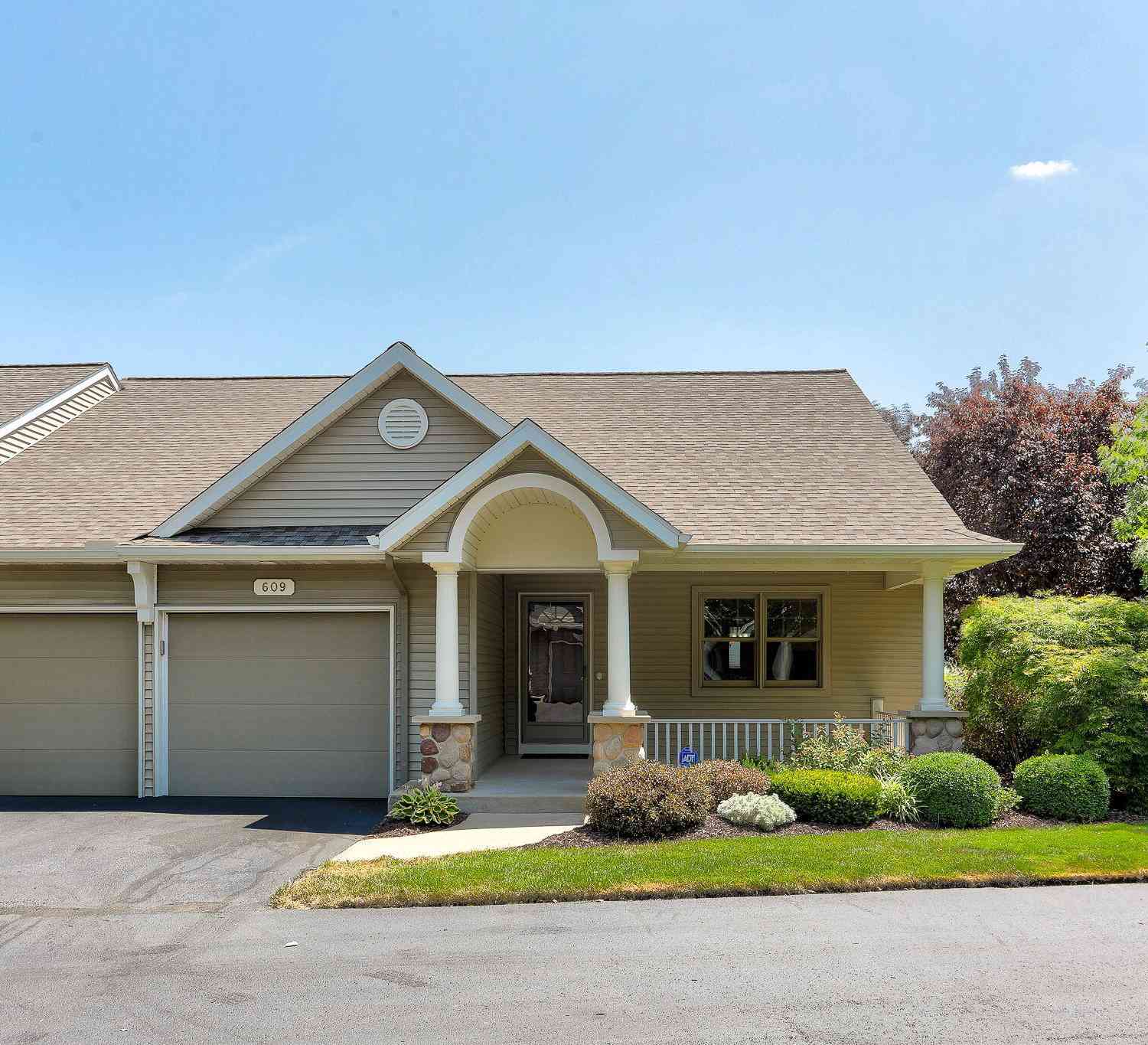 Condo For Sale - 609 Melrose Drive<br/> Ottawa County, Holland, MI 49423