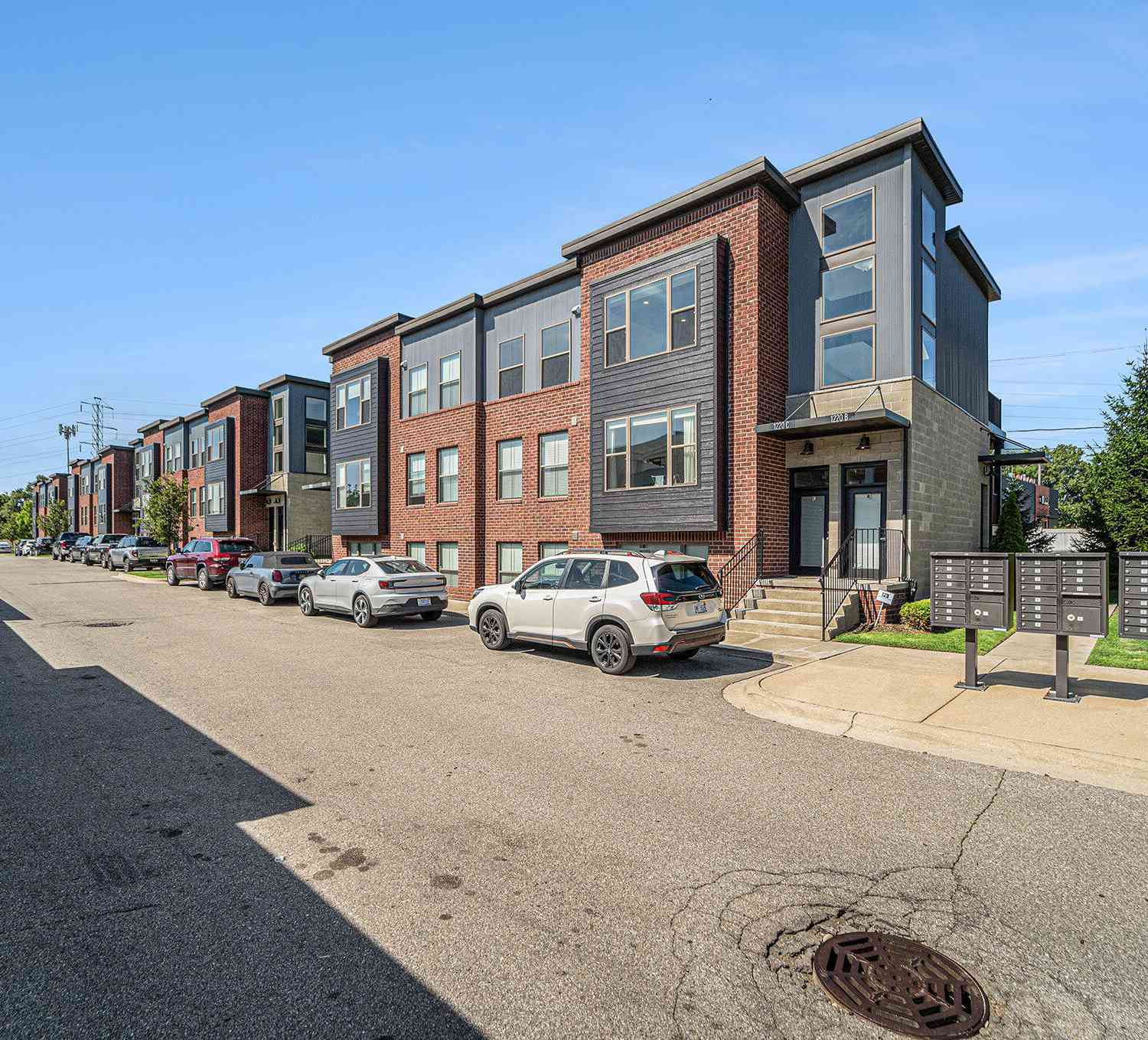 Condo For Sale - 1220 Diamond Court #A<br/> Royal Oak, MI 48067