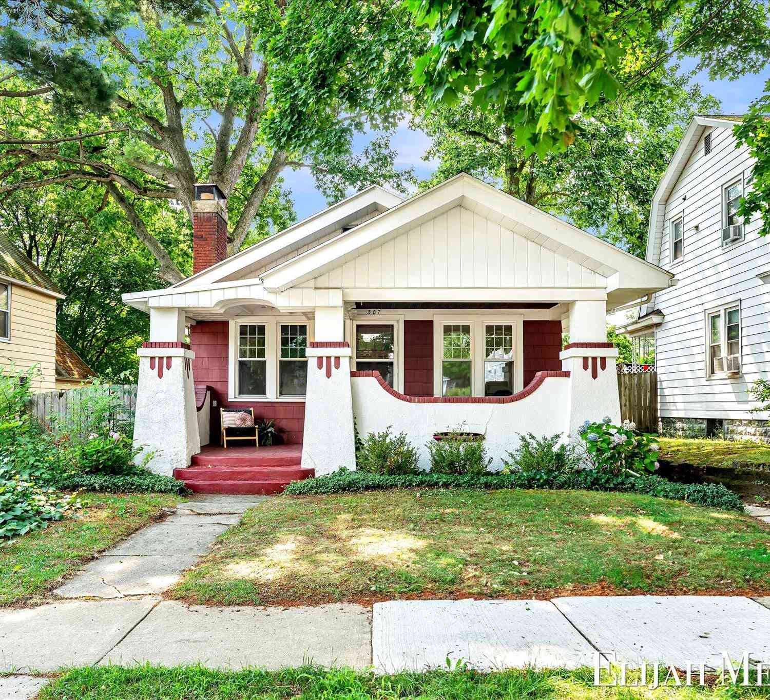 Homes For Sale - 307 Scott Avenue<br/> Grand Rapids, MI 49504