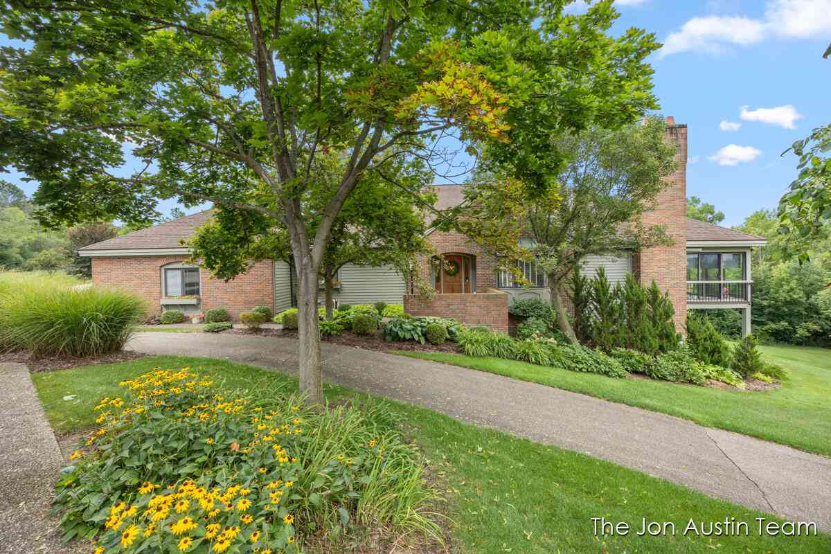 Condo For Sale - 875 Cascade Hills E Drive<br/> Grand Rapids, MI 49546