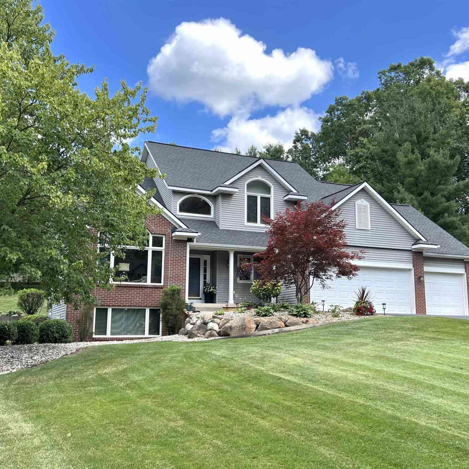 Homes For Sale - 7699 Austinridge Drive<br/> Caledonia, MI 49316