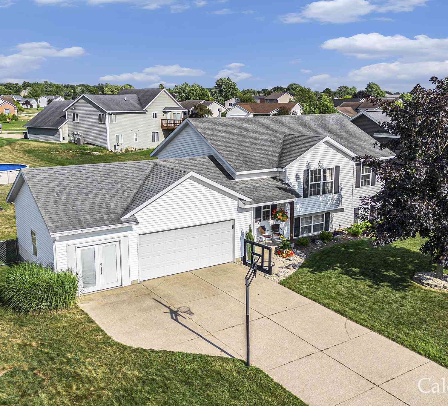 Homes For Sale - 7556 Brewer Drive<br/> Hudsonville, MI 49426