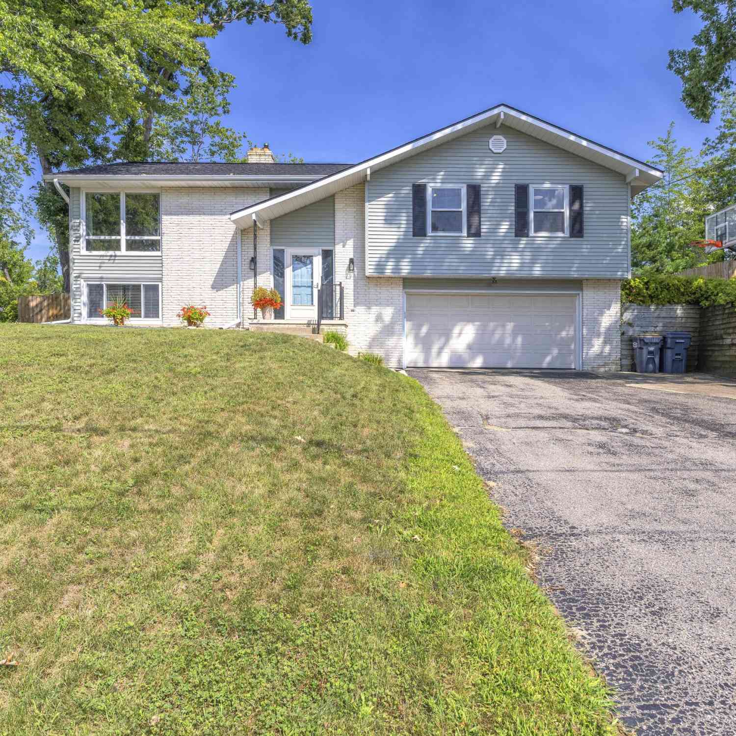 Homes For Sale - 7623 Hampton Oaks Drive<br/> Portage, MI 49024
