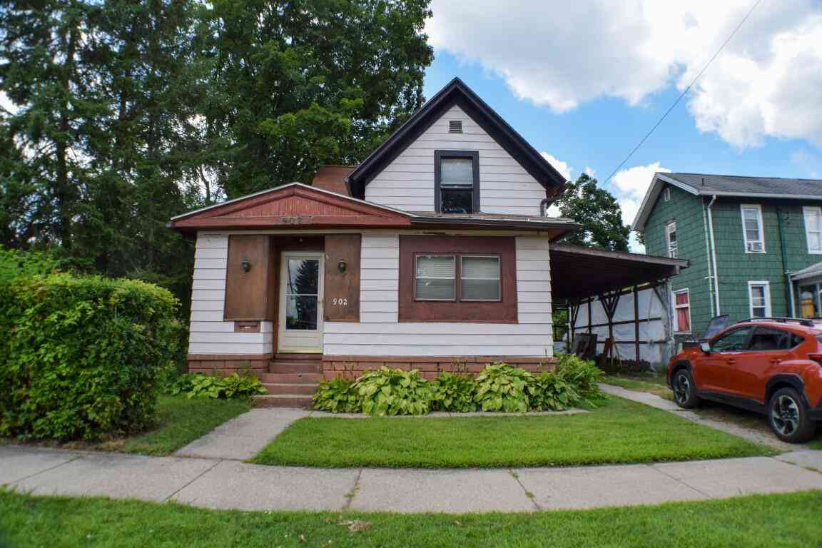 Homes For Sale - 902 Backus Street<br/> Jackson, MI 49202