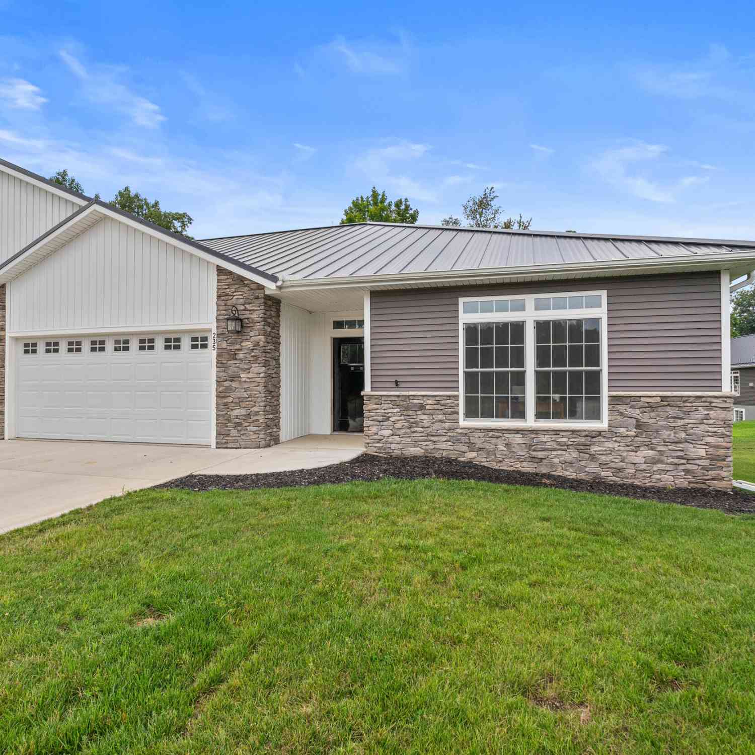 Condo For Sale - 235 Auseon Court<br/> Hillsdale, MI 49242