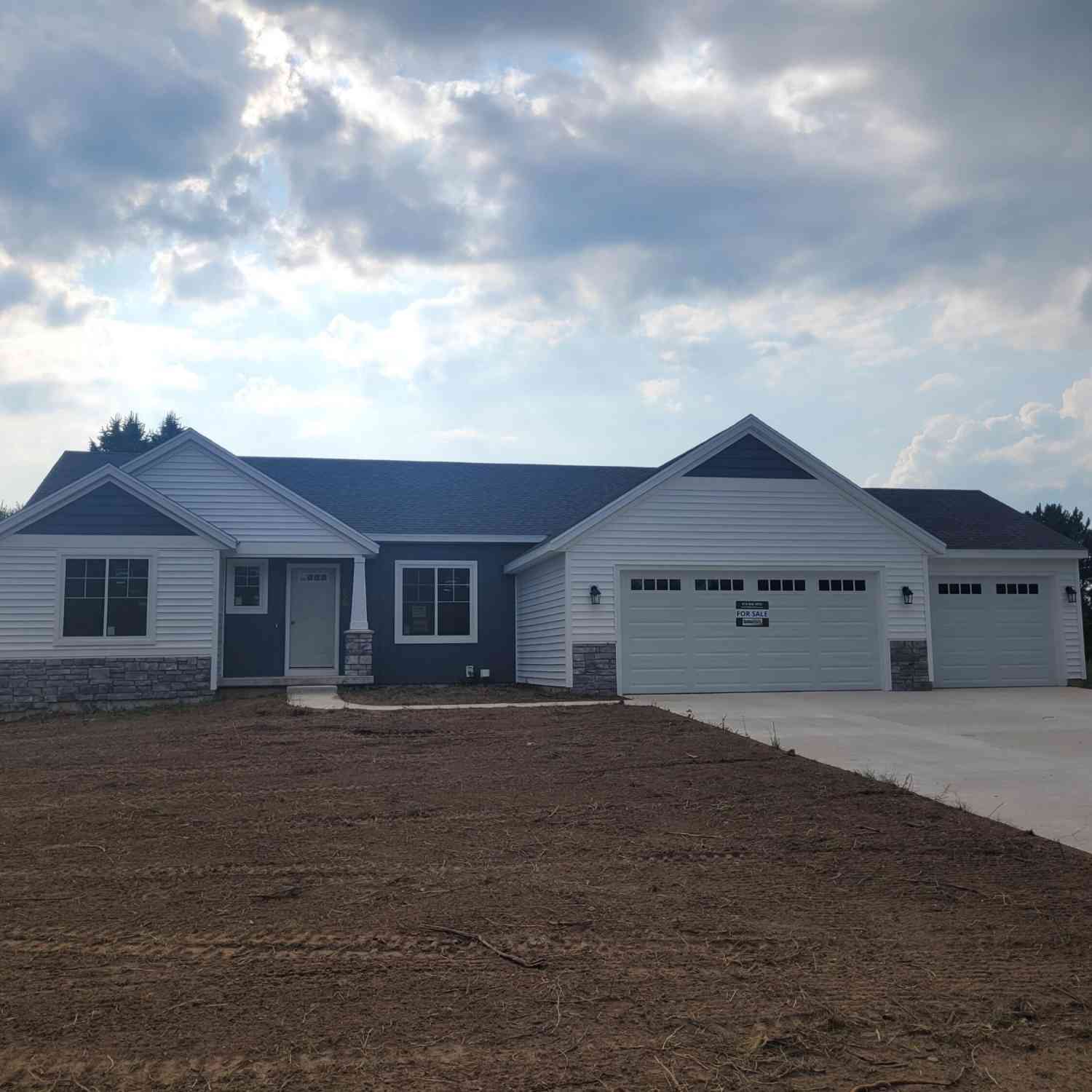 Homes For Sale - 1411 Journey's Way<br/> Hastings, MI 49058