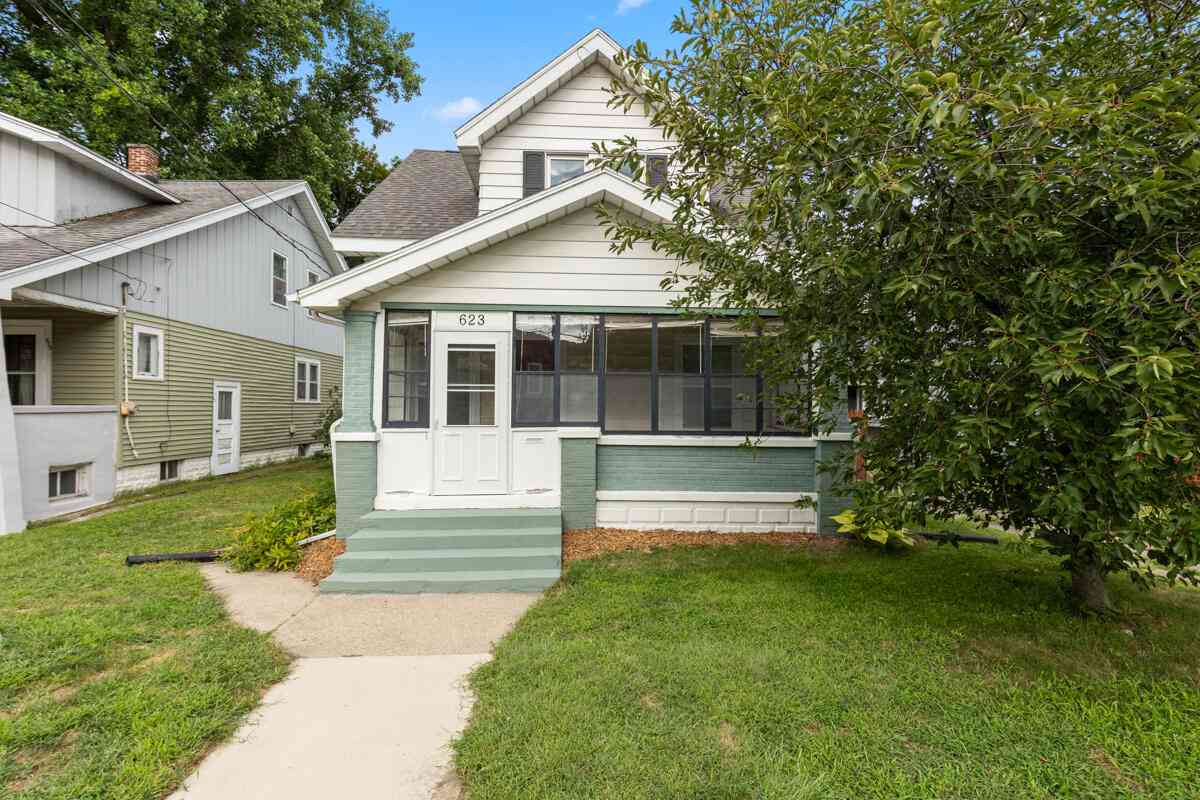 Homes For Sale - 623 Diamond Avenue<br/> Grand Rapids, MI 49503